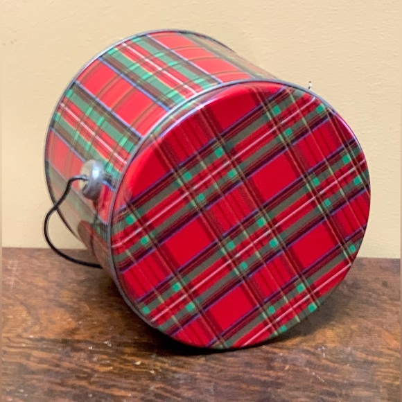 Vintage Red Scottish Tartan Plaid Pattern Metal Handled Biscuit Tin - Picture 6 of 15